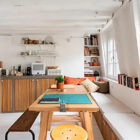 Bright & Cosy Hideaway In Le Marais * Paris